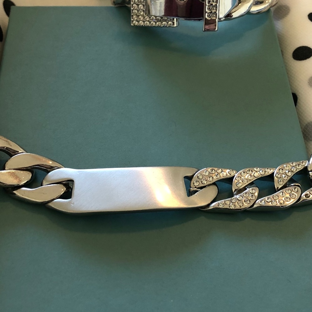 GUESS NECKLACE